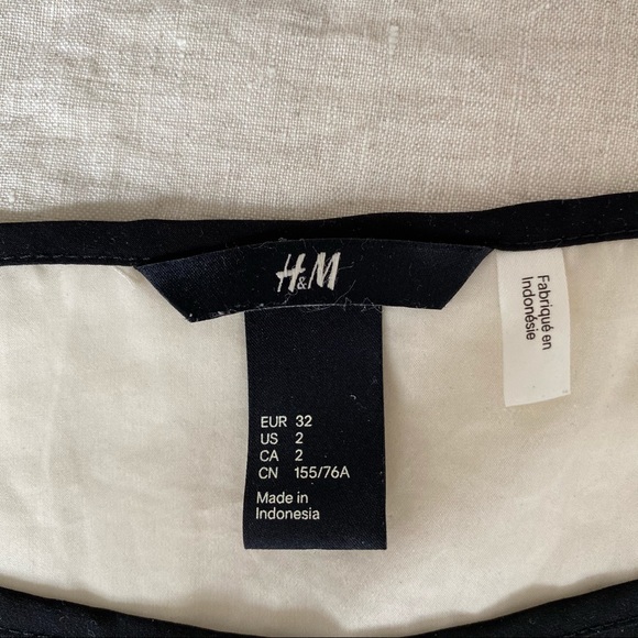 H&M Top - Picture 2 of 3